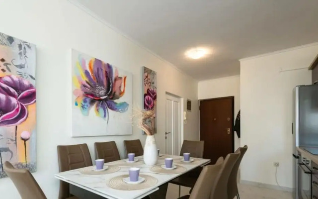 Donatella -apt 1- 10m van het Strand