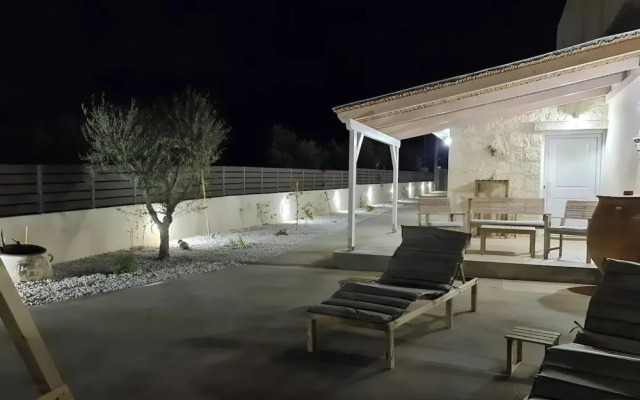 Zoi's SeaView House