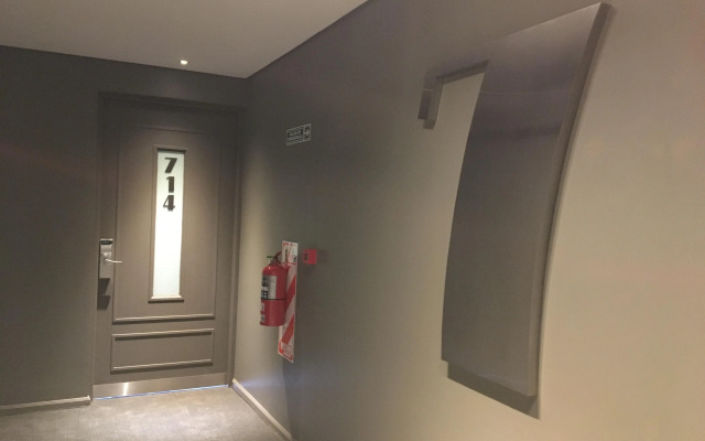 Broadway Hotel & Suites