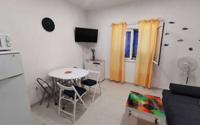Boutique Apartment in Pirovac With Terrace