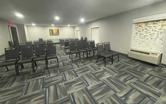 Quality Inn & Suites at Airport Blvd I-65