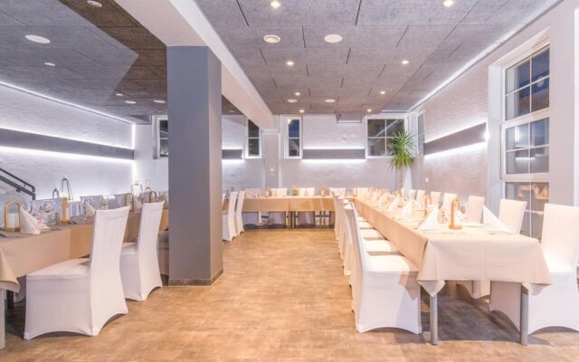 Hotel & Restaurant 5 Linden