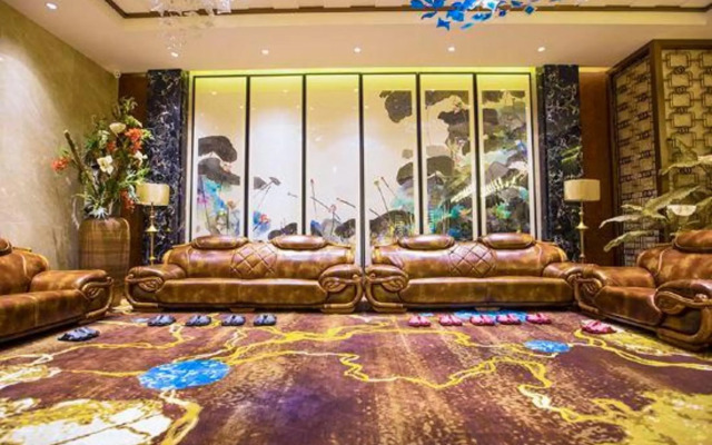 Oriental Hawaii Hotel (Heihe Central Pedestrian Street Shop)