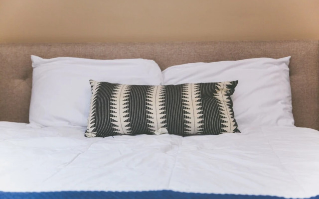 Woodbine Charmer 12 min to Downtown Nashville!