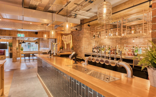 Premier Inn  London Southwark (Southwark Station)