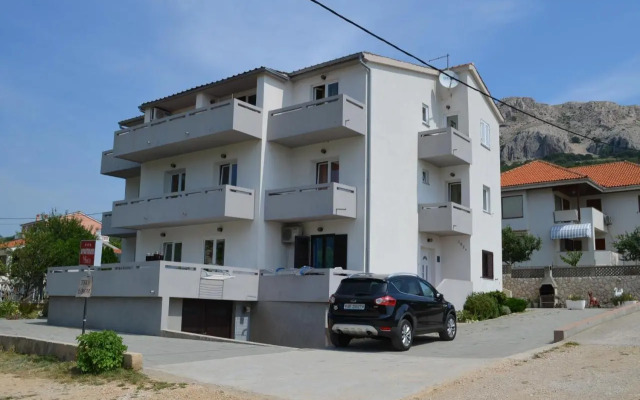Apartment Leo