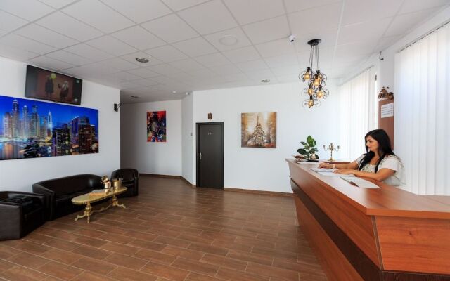Corner Center Rental