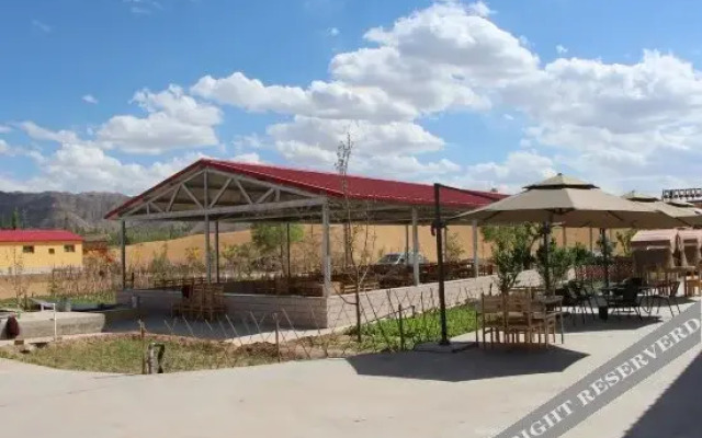 Shapotou Yanran Hostel