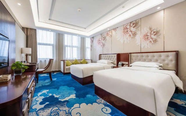 Xinjiang Runjin International Hotel (Kuitun Meimei Park)