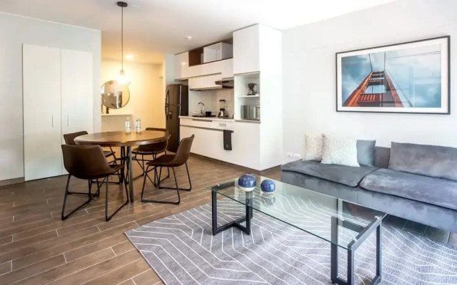 w Spacious 2BR in the Heart of Miraflores