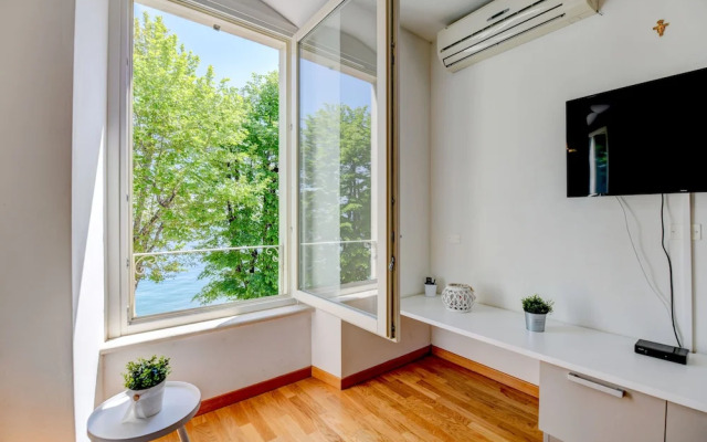 Desenzanoloft – Blue Eyes