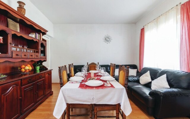 Stunning Home in Modric With 3 Bedrooms and Wifi