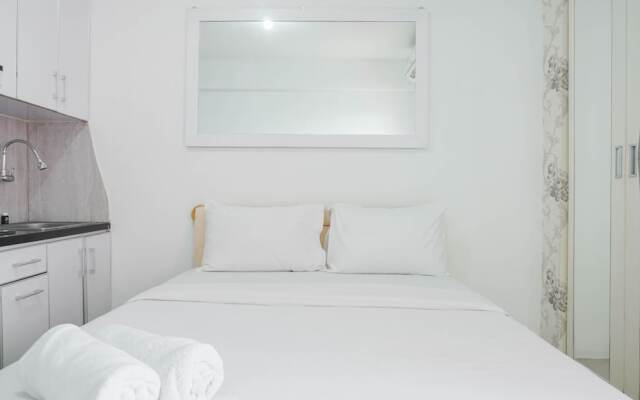 Homey And Comfortable Studio At Green Pramuka City Apartment