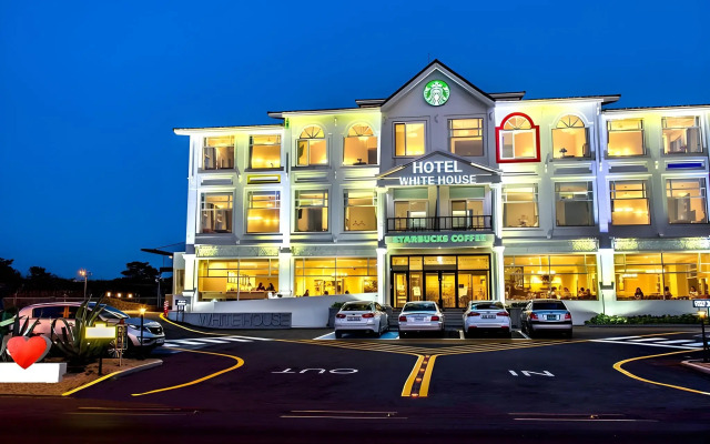 Hotel White House