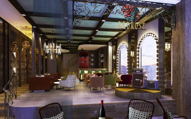 La Seine Hotel
