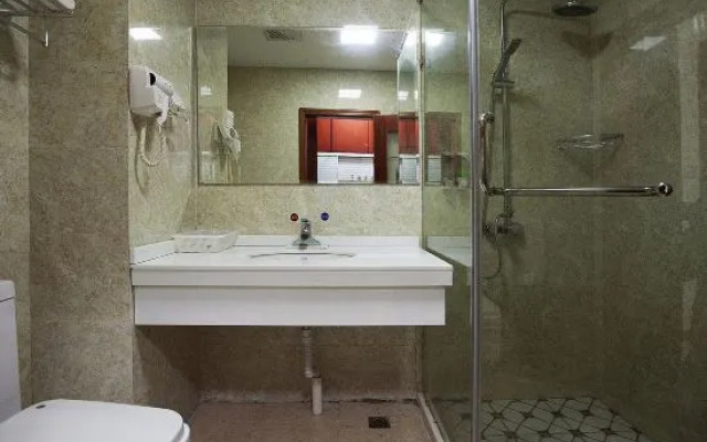 Yifeng Business Motel