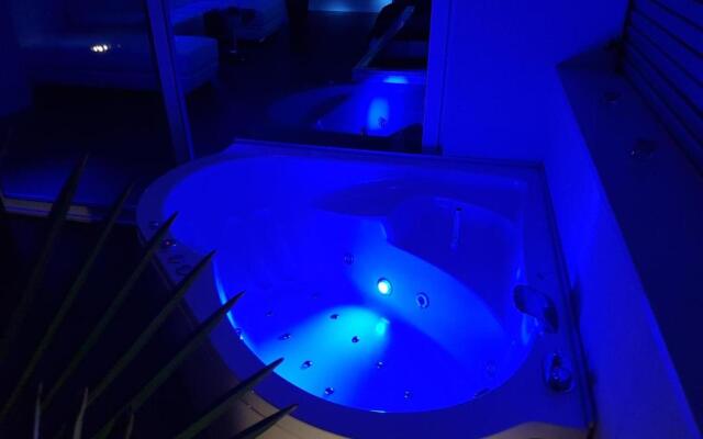 Jacuzzi Studio Apartment