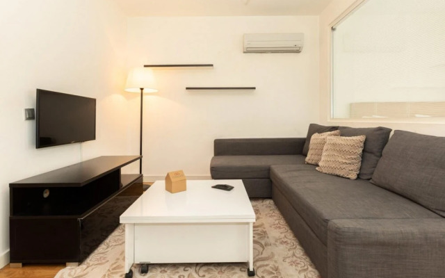 Central Studio Flat With Shared Pool in Sisli