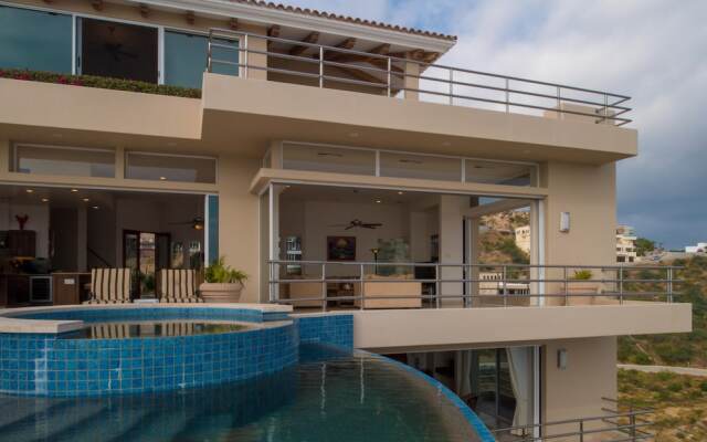 Spacious 5 BR W/amazing Ocean View at Villa del Mar