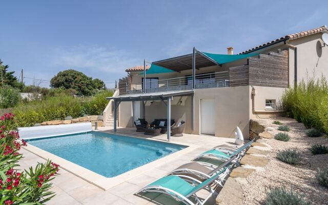 Luxurious Villa Near River in Cesseras