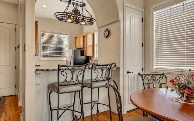 Scenic Terrace 2 Bedroom Condo by Redawning