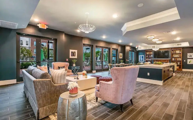 Stylish 2BR Family Apartment by Dtla