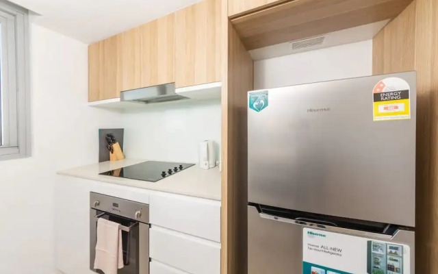 Modern 1 Bedroom Apartment With Stunning CBD Skyline Views