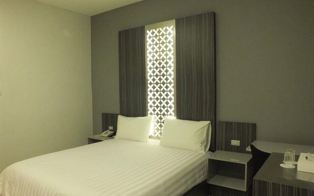 Studio Inn & Suites
