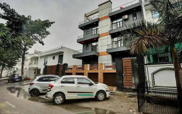 OYO Townhouse 764 Hotel Happy Keys Townhouse