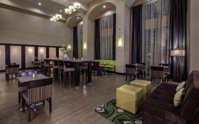 Hampton Inn & Suites Palm Desert