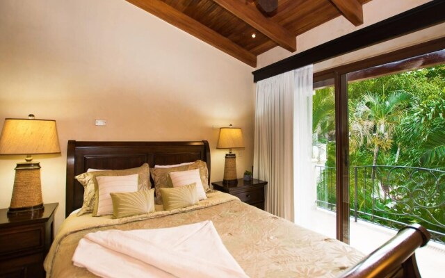 Beachfront Luxury condo with 2 swimming pool