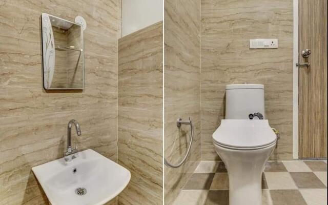 OYO 47017 Hotel Hallmark