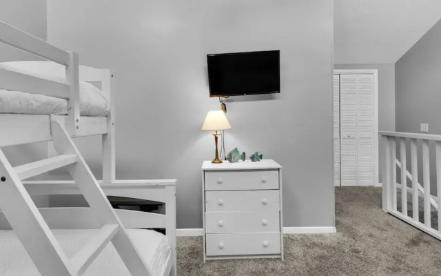 Southwinds K-8: Beachside & Pool Retreat
