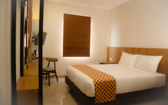 Front One Hotel Gombong