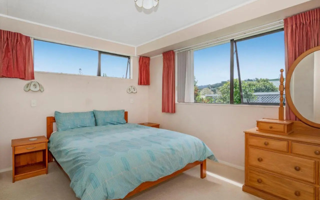 Treasure on Chestnut - Tairua Holiday Home
