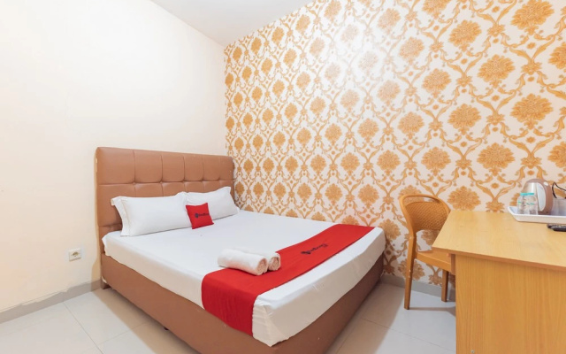 RedDoorz near RS Permata Cirebon – Guest Rooms – Cirebon