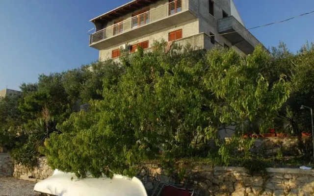 Apartments Adrialuka