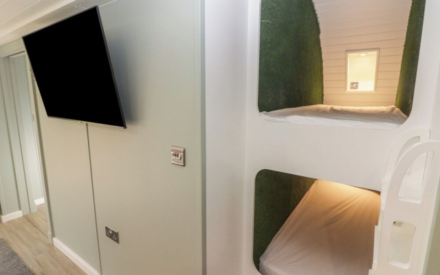 The Hazel Hobbit Pod
