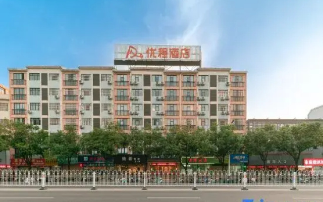 Unitour Hotel (Guilin Jinshan Square Lingui Pedestrian Street)