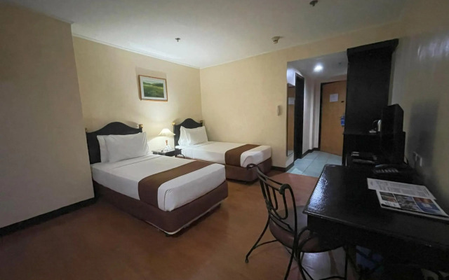 The Golden Peak Hotel & Suites powered by Cocotel