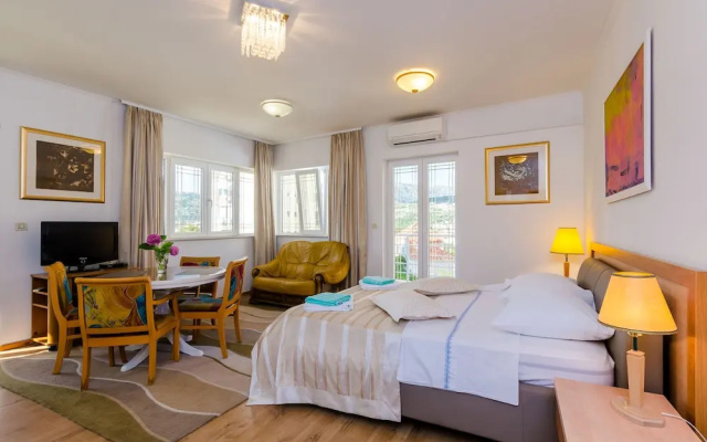 Apartments & Rooms V&M