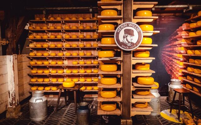 Bright Apartment Near Sea