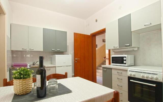 Apartments Biskupije 810