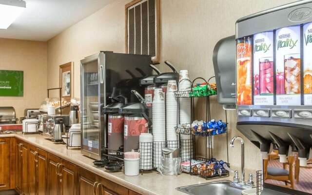 Quality Inn & Suites Fort Madison near Hwy 61