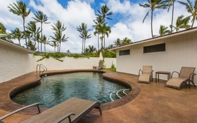 Helen's Beach House 6 Bedroom Home by RedAwning