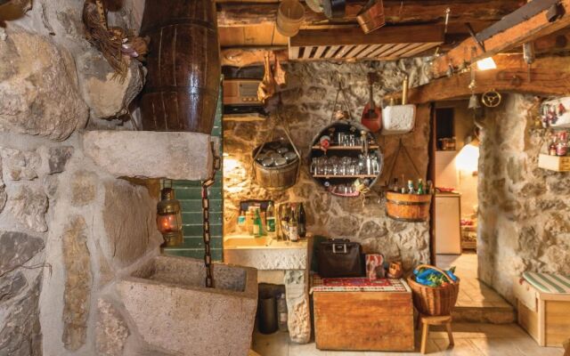 Beautiful Home in Baska Voda with Hot Tub & 3 Bedrooms