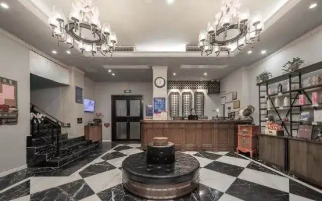 Grand Yixian Mansion (Nanjing University Yunnan Road Subway Station)