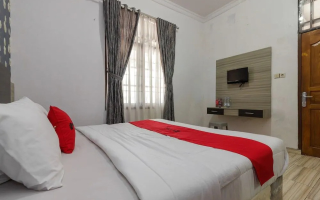 RedDoorz near Pantai Panjang Bengkulu