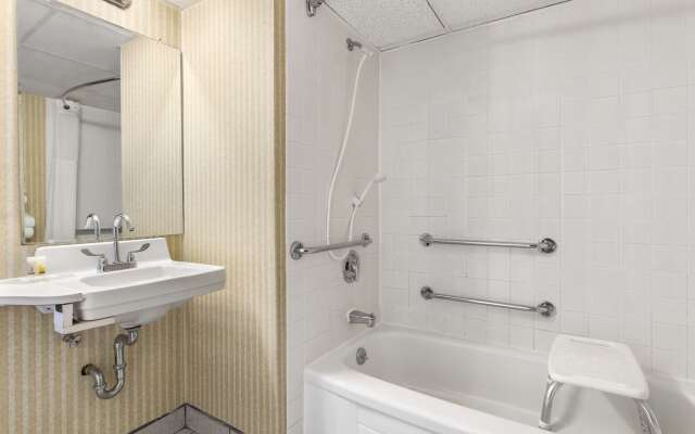 Days Inn & Conference Center by Wyndham Bridgewater