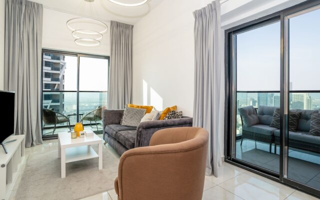 Tanin - Modern Spacious 1BR Apartment With 2 Balconies